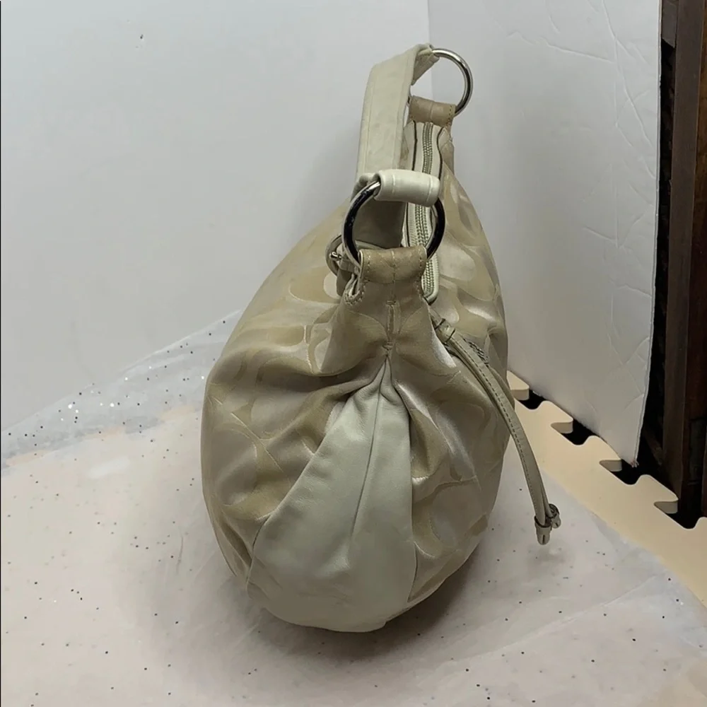 COACH WHITE /light khaki Signature 